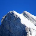 पारंपरिक भारतीय पर्वतीय गांव और ट्रेकिंग पर्यटन