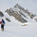 भारतीय पर्वतीय पर्यटन और स्थानीय अर्थव्यवस्था में स्नो ट्रेकिंग का योगदान