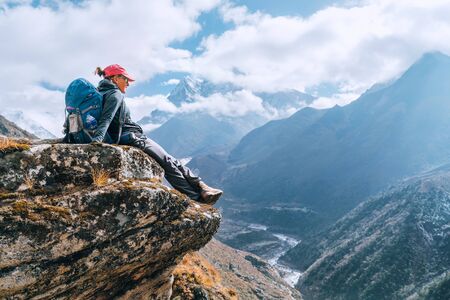 Difference Between Govt and Private Guides: Services & Key Features in India
