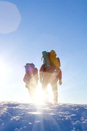Group trekking in Indian hill regions: unique bonding, safety, and local culture insights